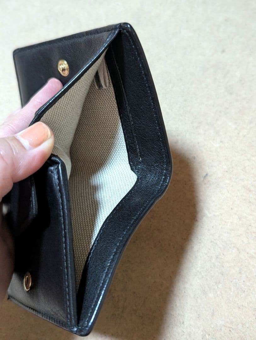 良品☆使用回数少なめJIMMY CHOO 星型スタッズ 黒レザーミニ2つ折り財布