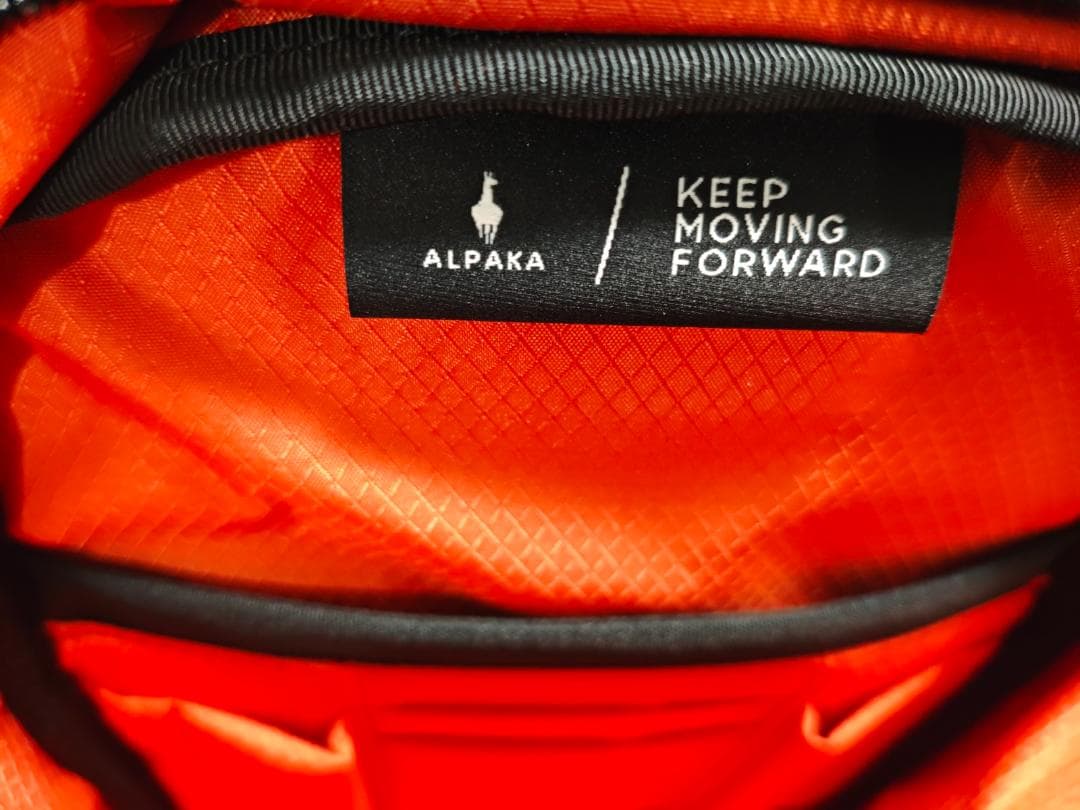 新品 ALPAKA Metro Sling Max X-PAC ショルダーバッグ
