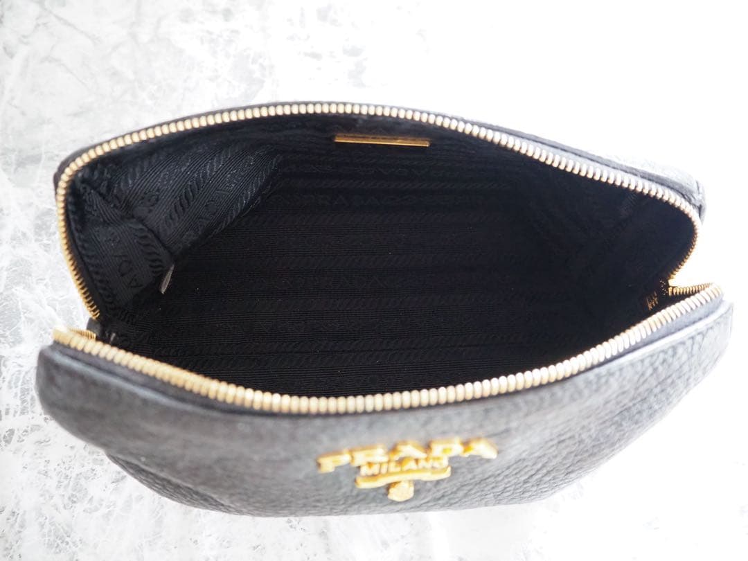 PRADA プラダ レザー コスメポーチ　化粧