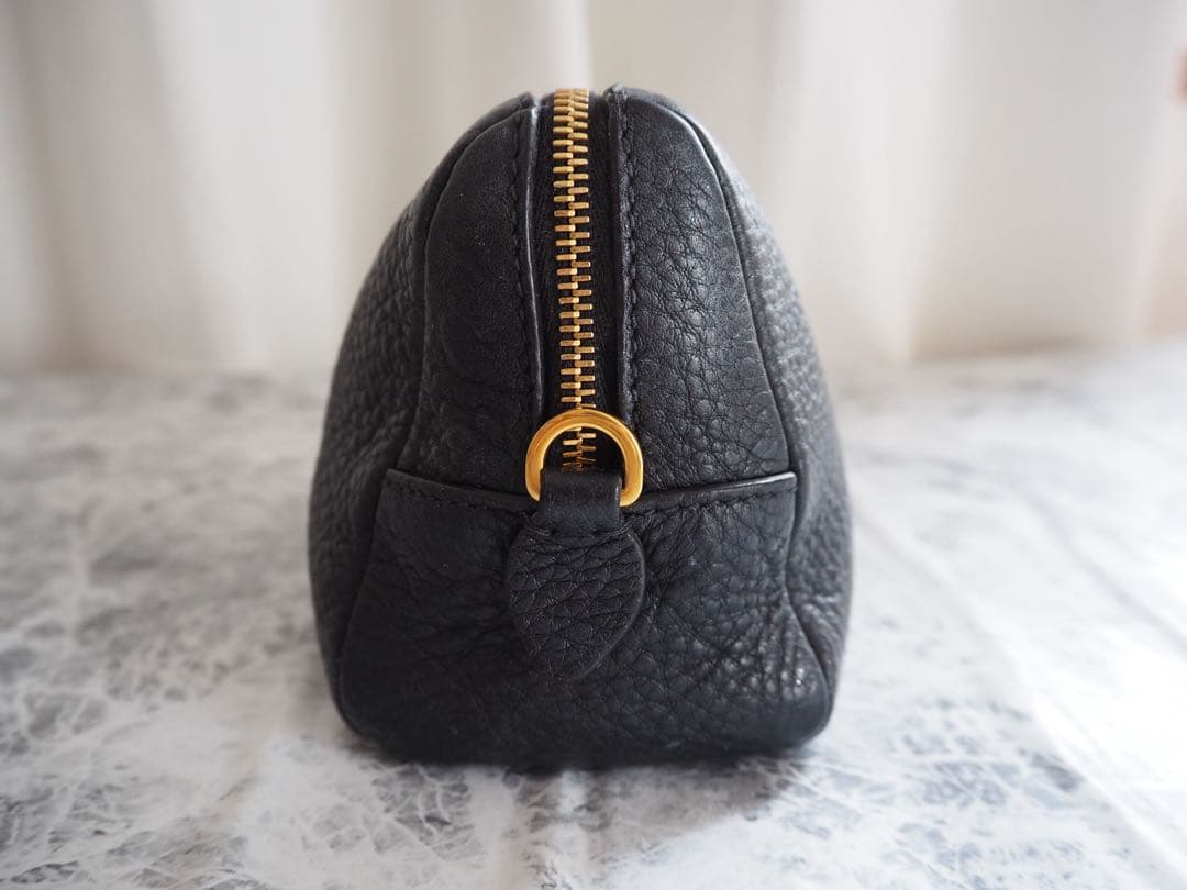 PRADA プラダ レザー コスメポーチ　化粧