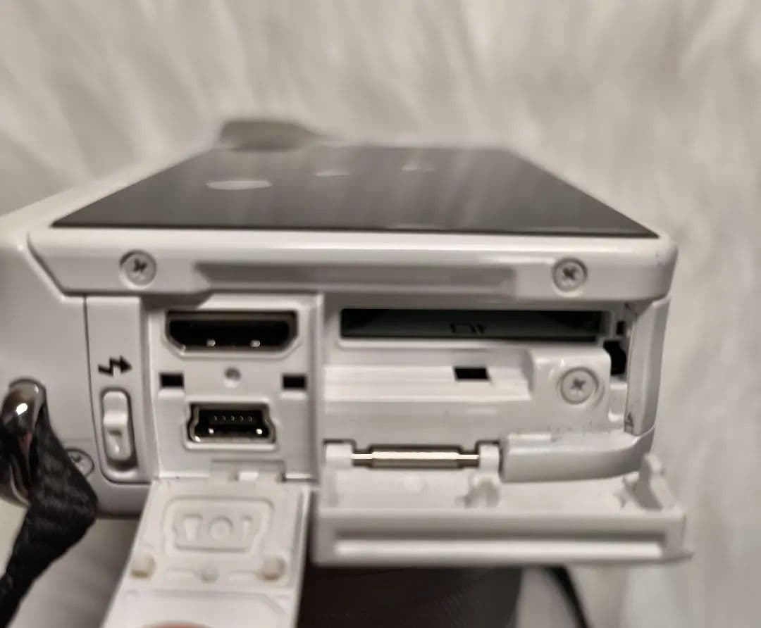 Canon EOS M10 ホワイト 15-45mmレンズ付き