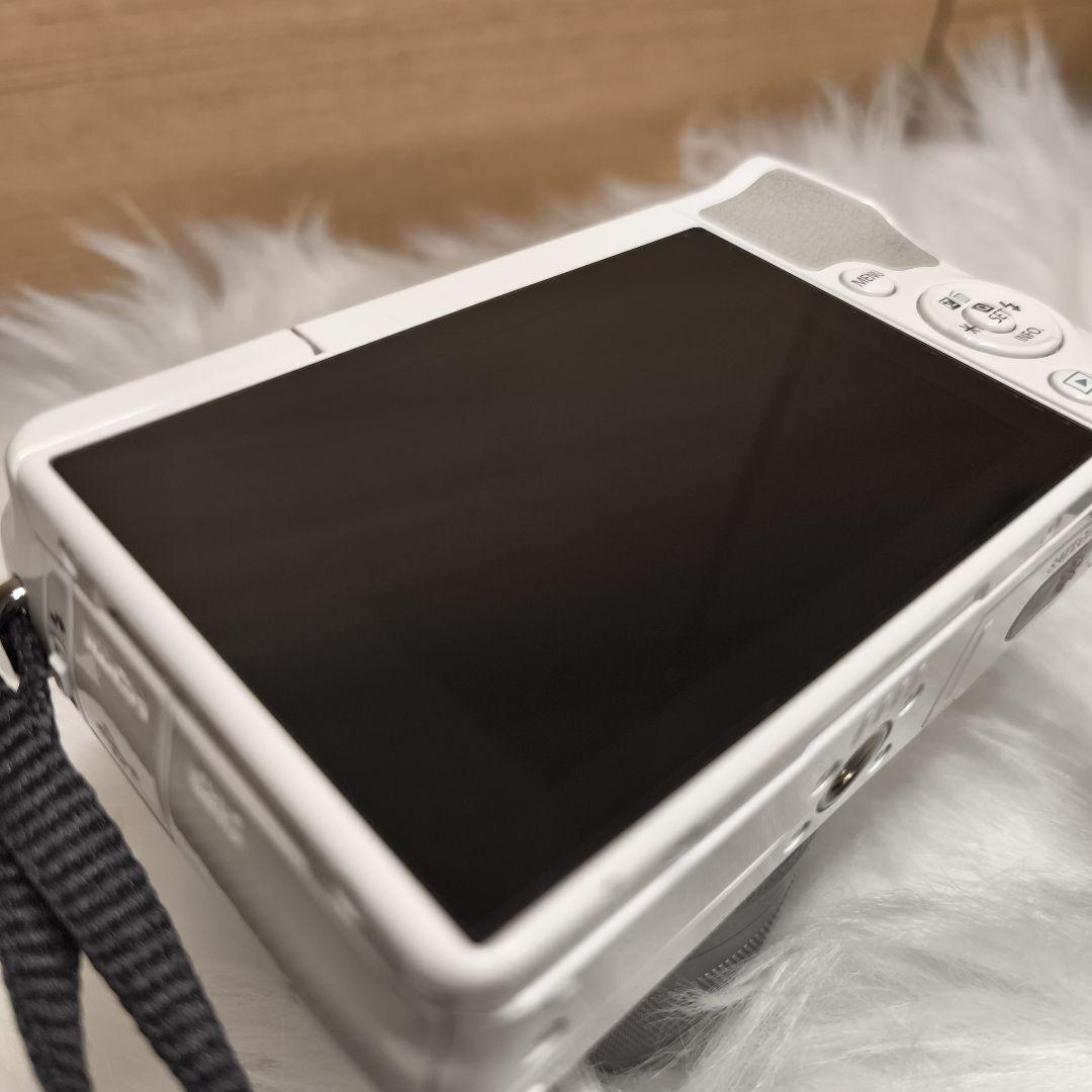 Canon EOS M10 ホワイト 15-45mmレンズ付き