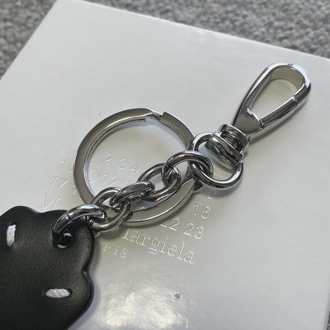 【新品同様品】メゾンマルジェラ/4ステッチキーリング /ブラック×ホワイト