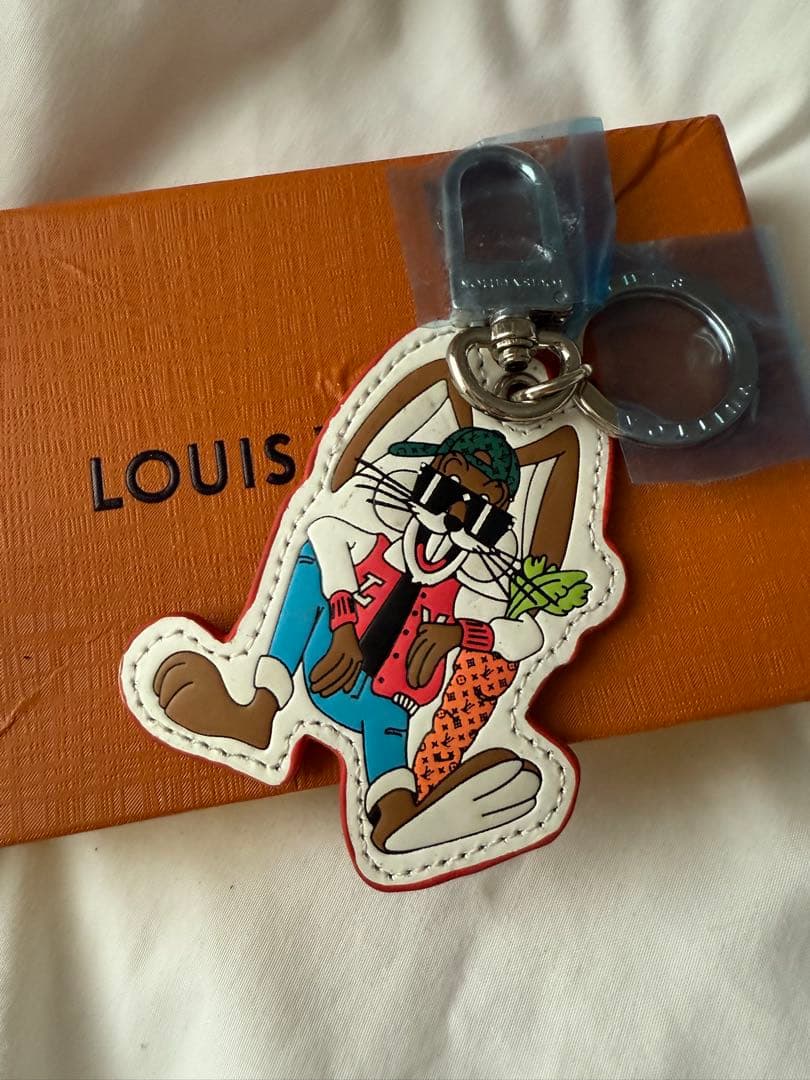 うさぎラビット　キーホルダー　lvキーチェーン　バッグチャーム3332