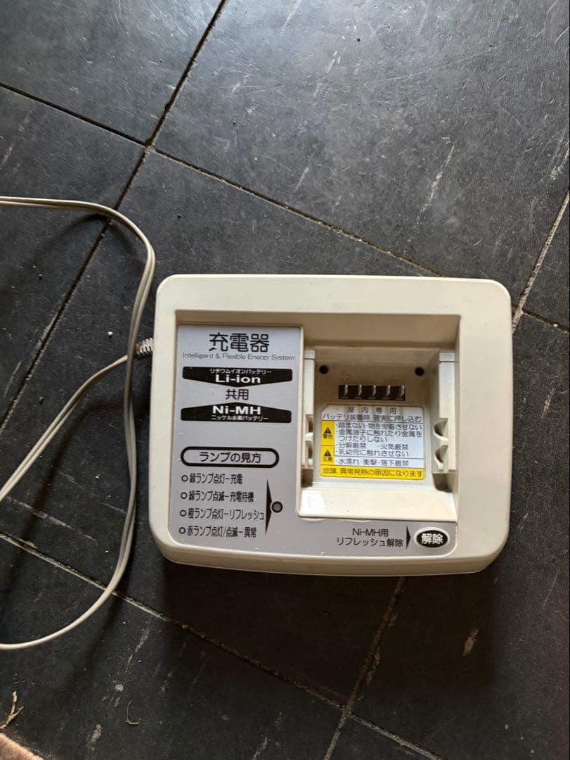 ま*る様 電動アシスト自転車 シルバー バスケット付き