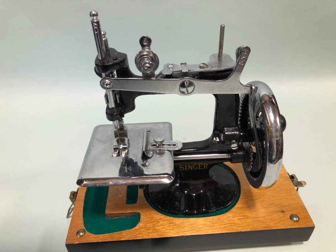 シンガー小型手回ミシン　アンティークミシン　 ヴィンテージ　美品