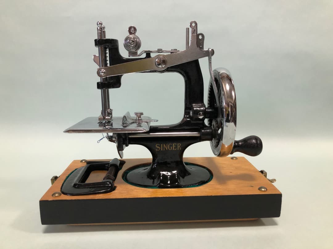 シンガー小型手回ミシン　アンティークミシン　 ヴィンテージ　美品