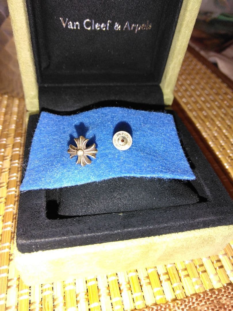 クロハーツ　　スタッドピアス　片耳　本物