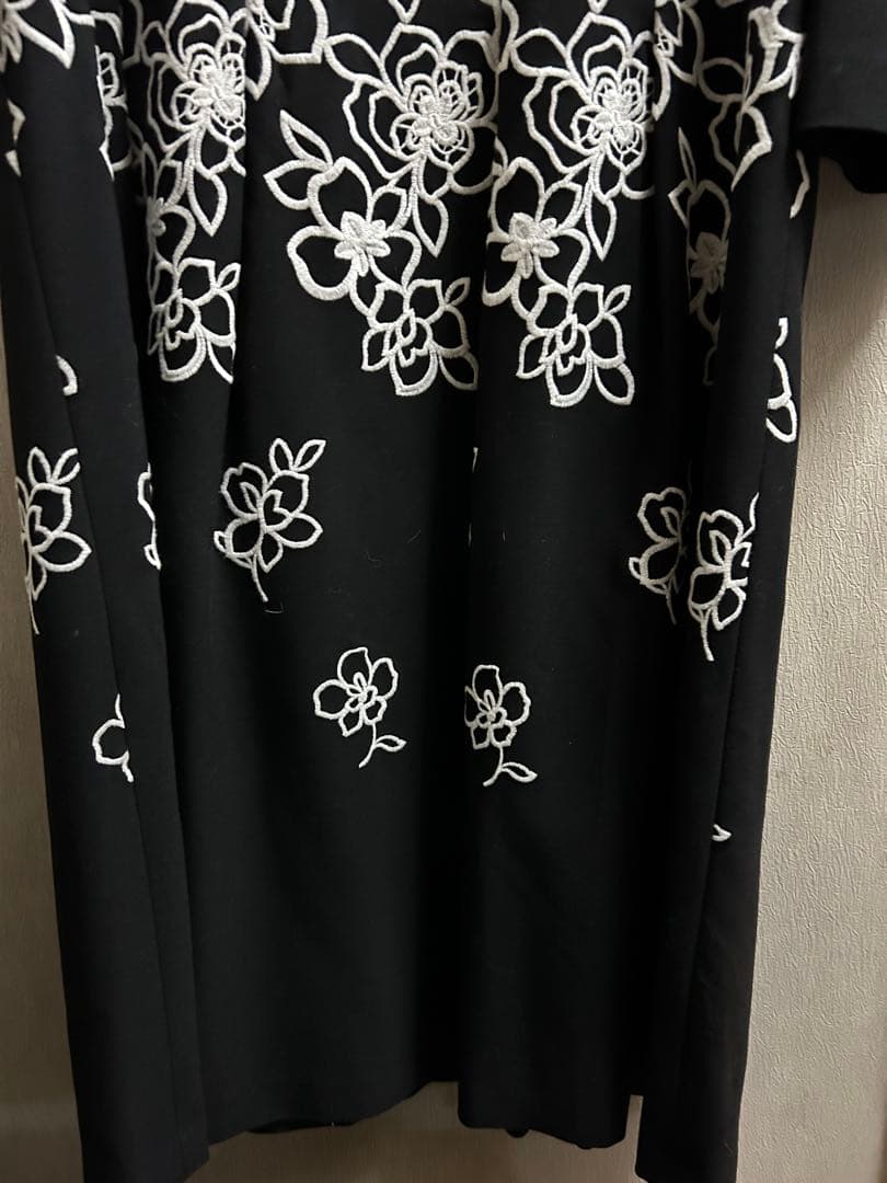 ローズティアラ46 秋〜春先前後ろ花の刺繍が素敵 身幅55着丈108