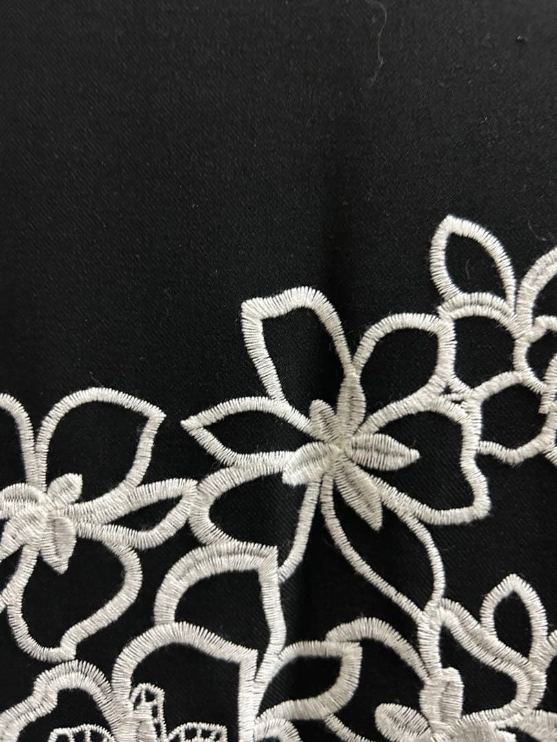 ローズティアラ46 秋〜春先前後ろ花の刺繍が素敵 身幅55着丈108