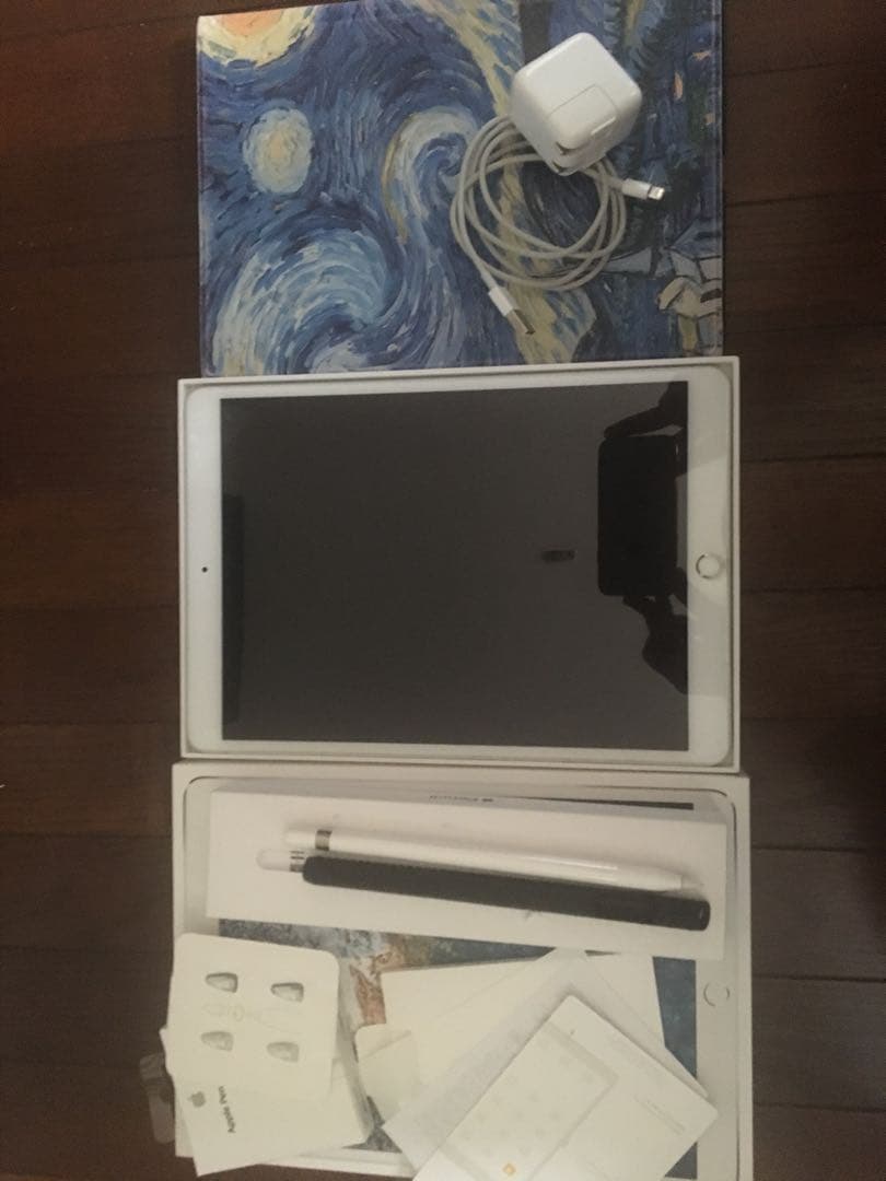 iPad Pro 10.5 256GB、Apple Pencilなどの付属品多数
