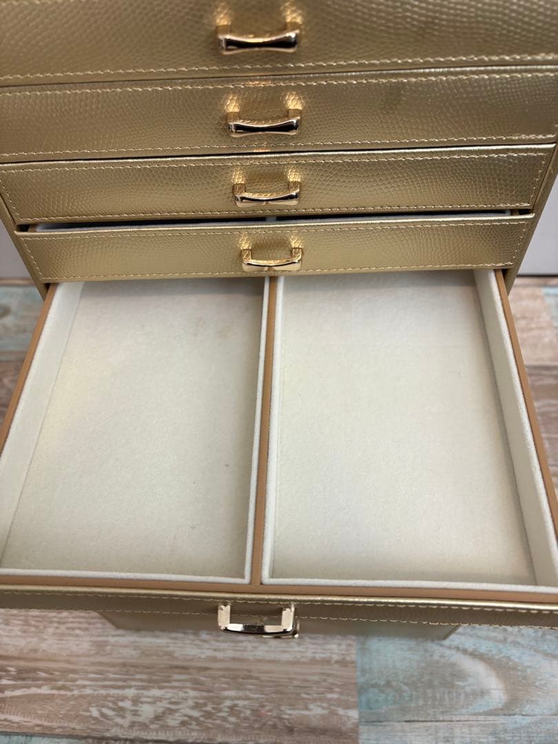 美品　ジュエリーボックス　10段　ゴールド　金アクセサリー　指輪　時計　腕時計