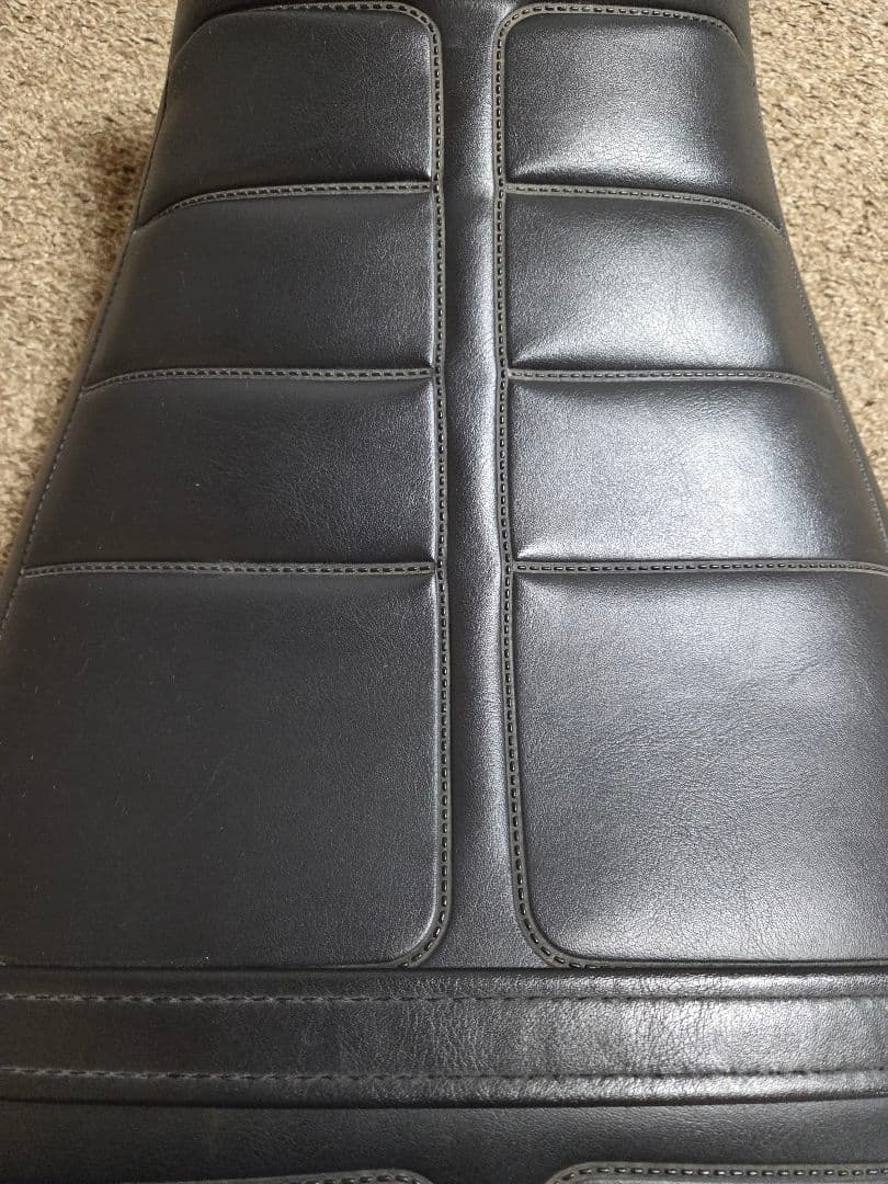 ゼファーχファイナルエディション 純正シート　シート　　美品