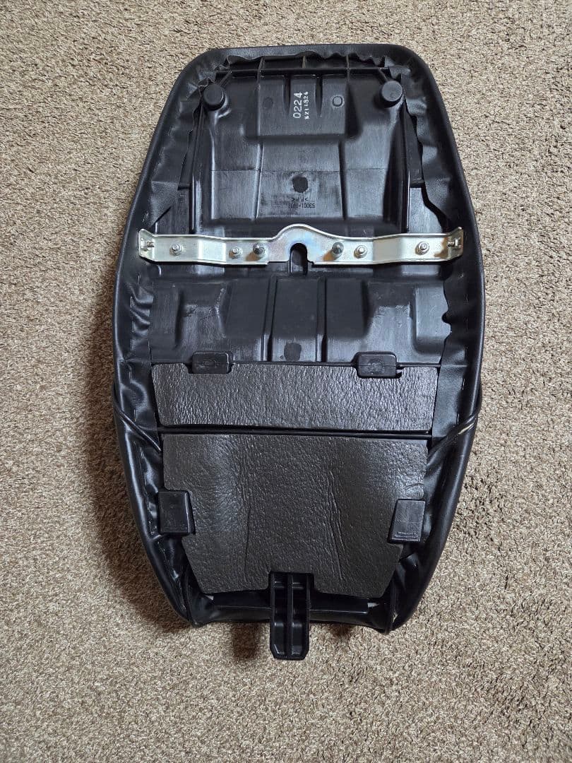 ゼファーχファイナルエディション 純正シート　シート　　美品