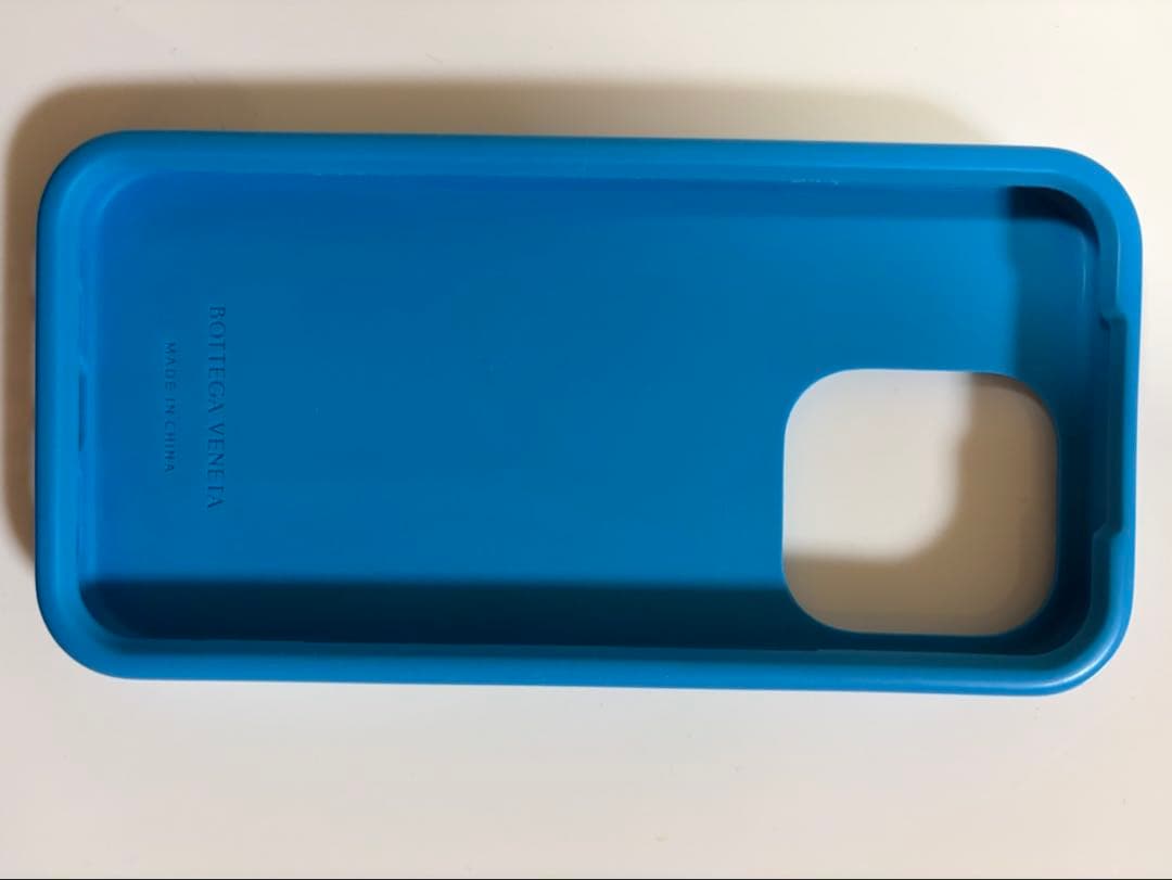 BOTTEGA VENETA 青 iPhone15プロ　シリコンケース