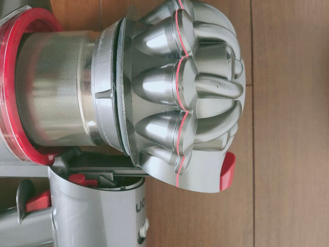 dyson v8 fluffy + SV10K SLM2 中古品動作確認済み。