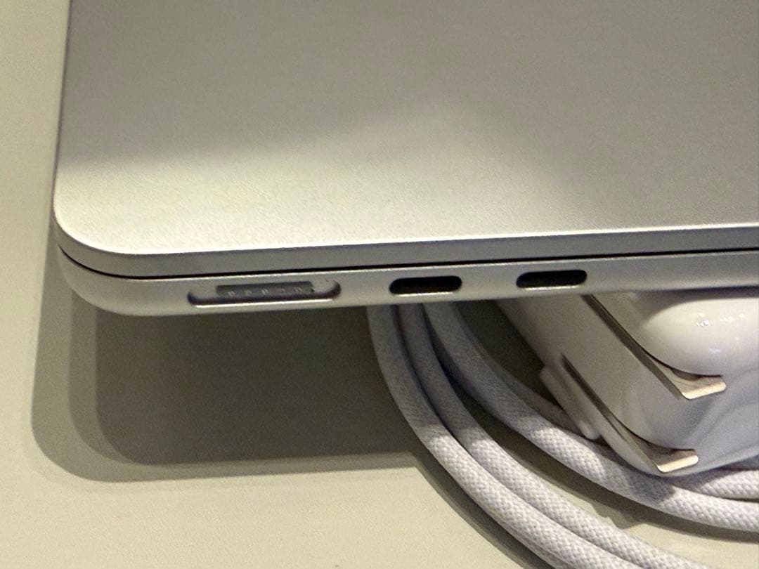 MacBook Air 13.6インチ M3 16GB US