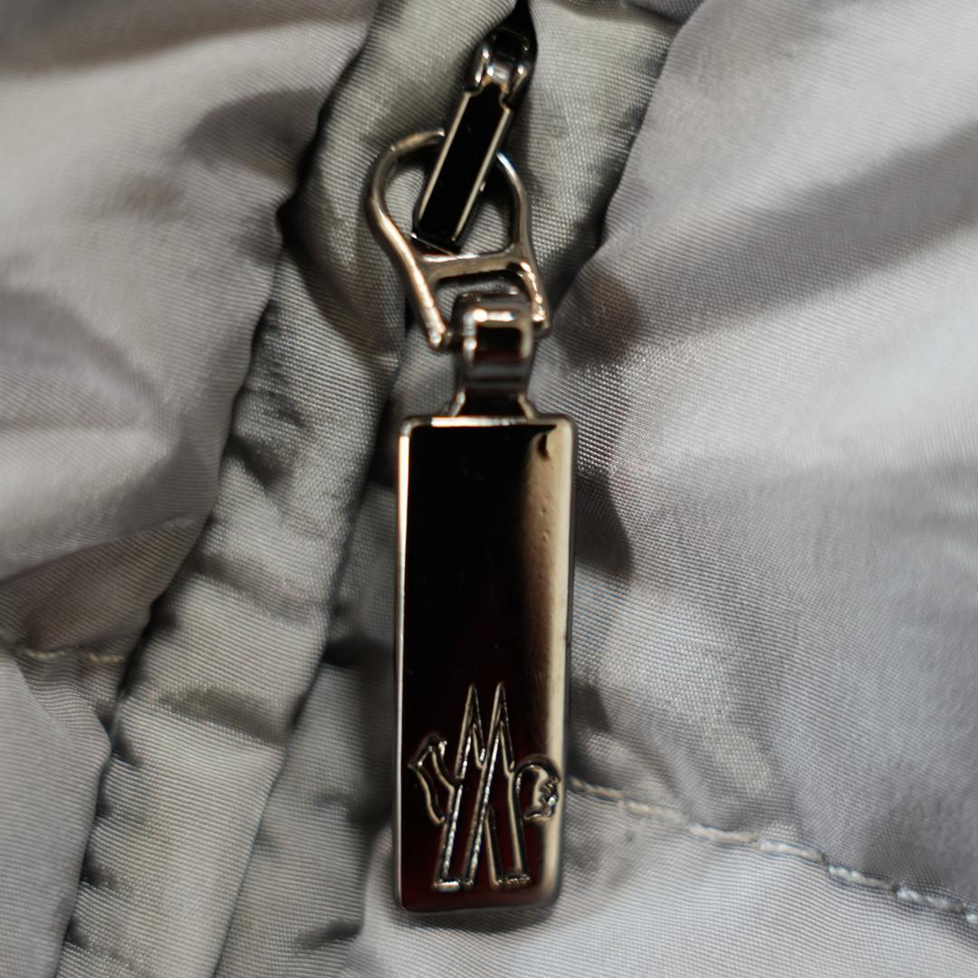 【美品】MONCLER　モンクレール　ファー付ダウンコート　グレー　Mサイズ