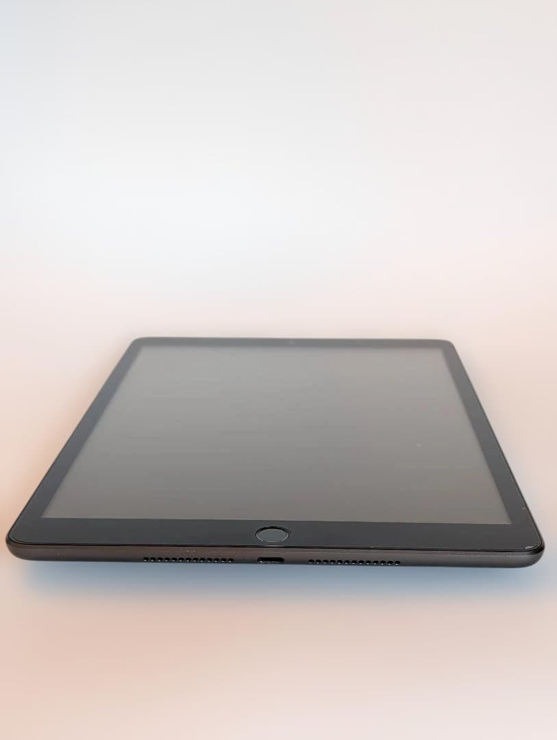 iPad (第9世代) Wi-Fi 64GB＋Logitech＋純正レザー美品