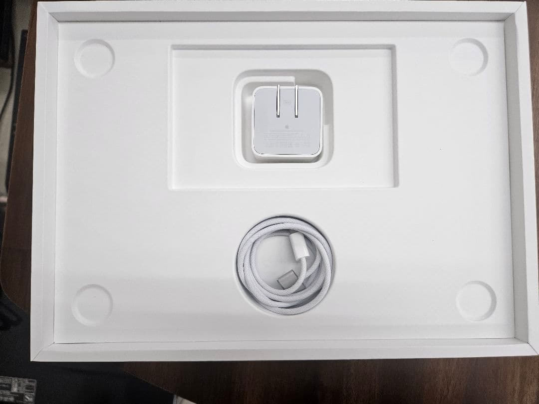 MacBook Air /Apple M2チップ/8GB/256GB シルバー