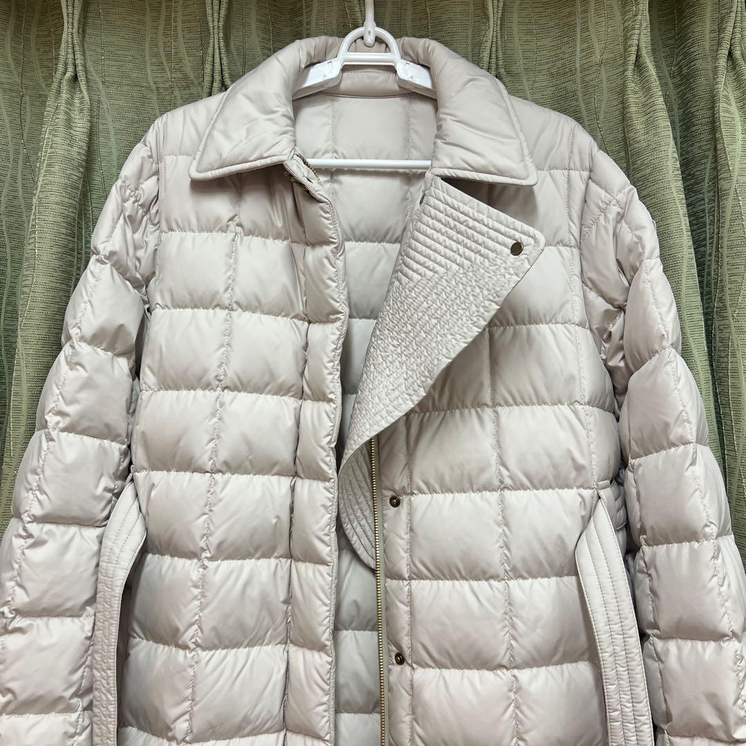 モデリカ ベルト付きダウンジャケット