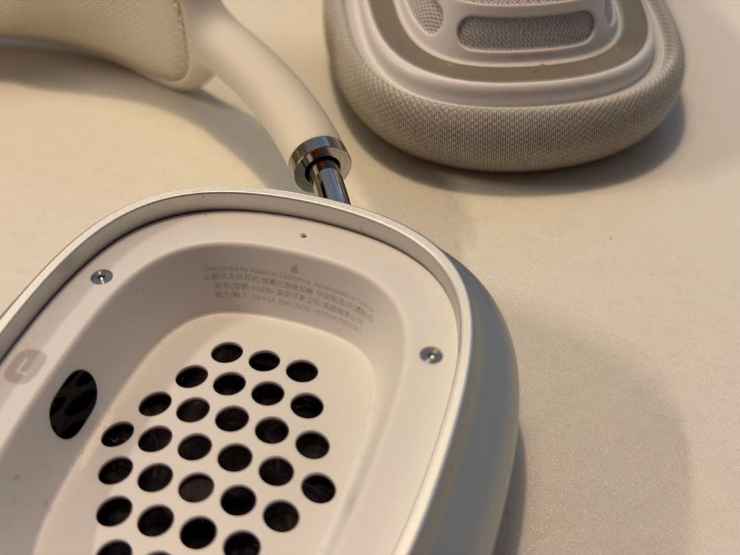 Apple airpods Max Lightningモデル