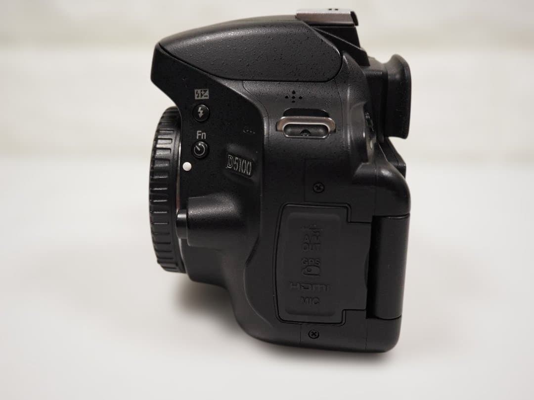 Nikon 一眼レフカメラ　D5100　レンズキット