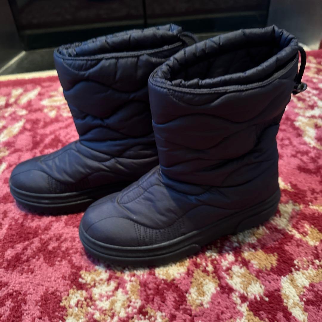 ゴルフシューズ　黒いキルティングショートブーツ