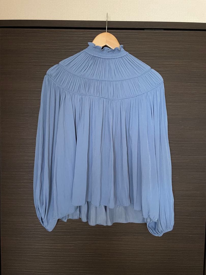 【anuans】デコルテギャザーブラウス　ブルー