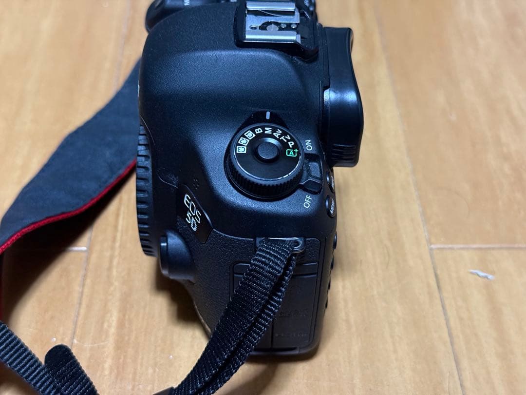 Canon EOS 5D Mark IIIとレンズ28-80mmバッテリーセット