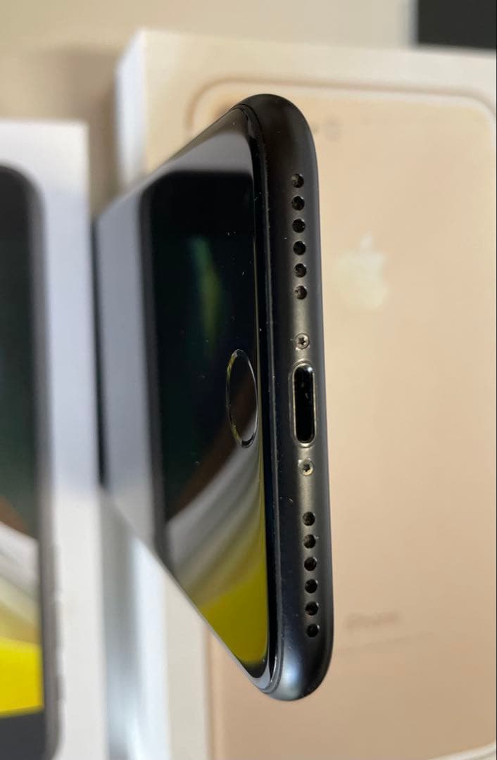 【極美品】Apple iPhone SE2 ブラック 64GB