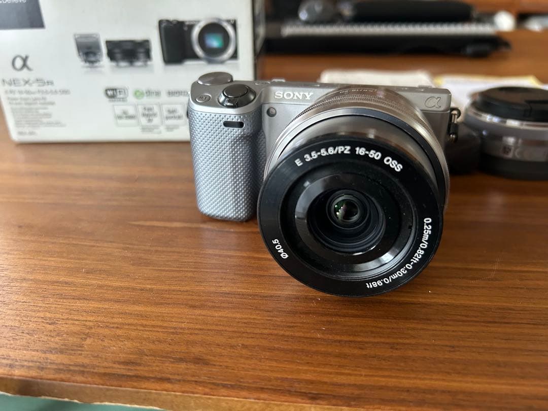 SONY NEX-5R ミラーレスカメラ Eマウント　レンズ他おまけ付き