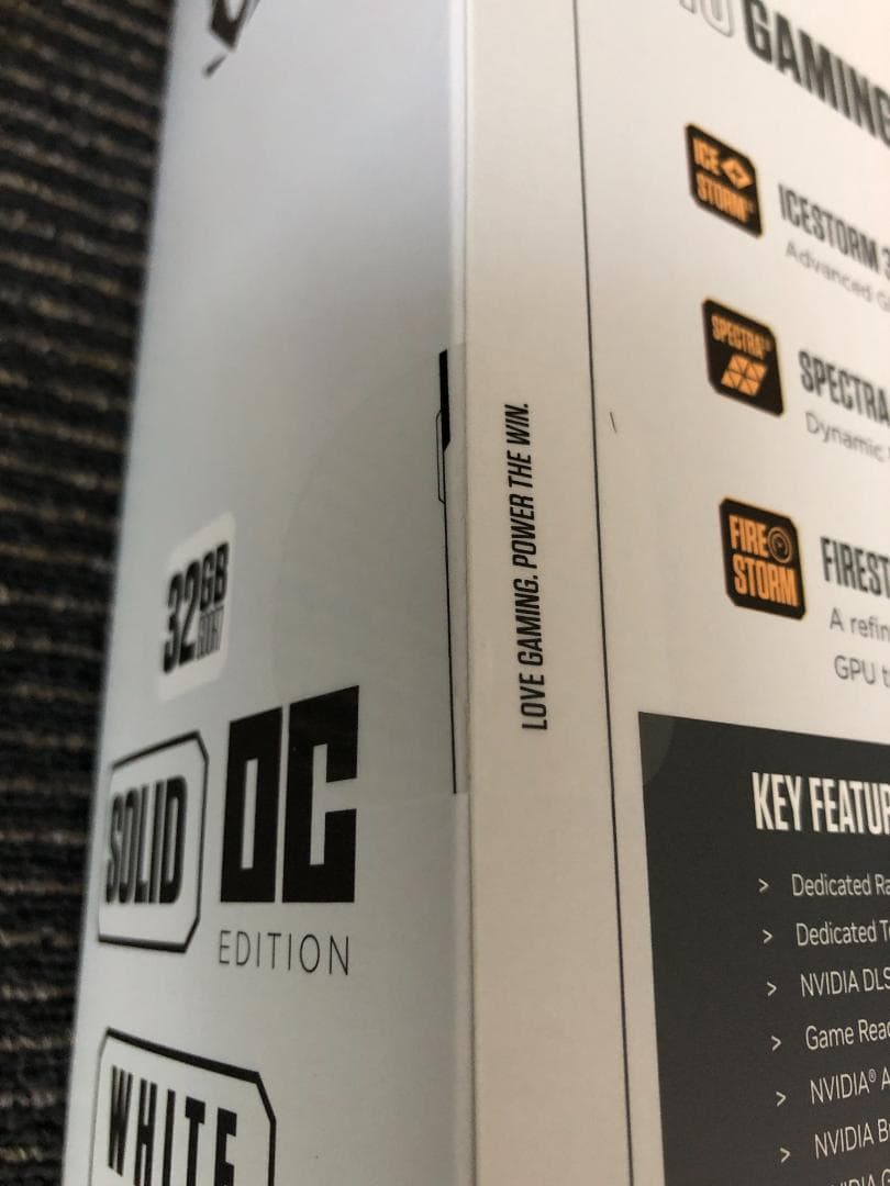 新品　ZOTAC RTX 5090 SOLID OC WHITE 32GB