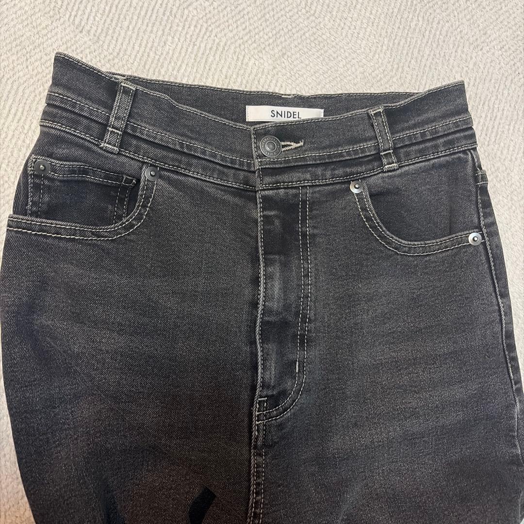 【美品】SNIDEL Sustainableストレッチフレアデニムパンツ BLK