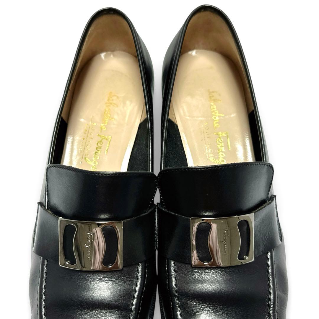 極美品✨フェラガモ 7C 約24㎝ ヴァラ レザー ローファー パンプス 黒