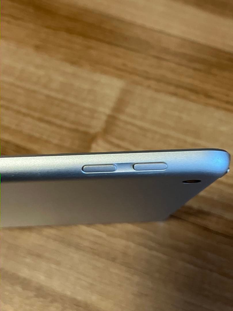 iPad第6世代 9.7インチ 128GB MR7K2J/A WiFi シルバー