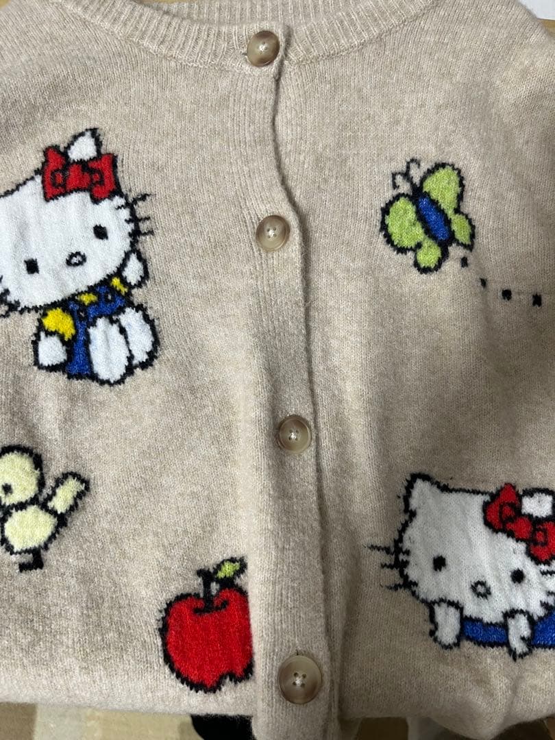 【ZARA】ハローキティ ニットカーディガン