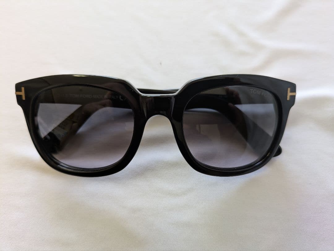 TOMFORDのブラックの キャットアイ サングラス
