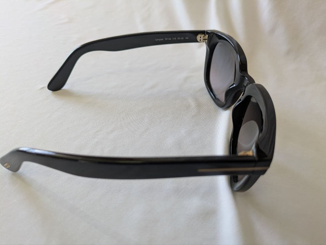 TOMFORDのブラックの キャットアイ サングラス