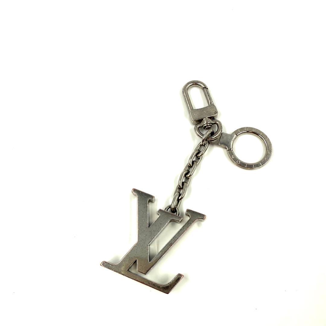 LOUIS VUITTON LVロゴキーホルダーチャーム　シルバー
