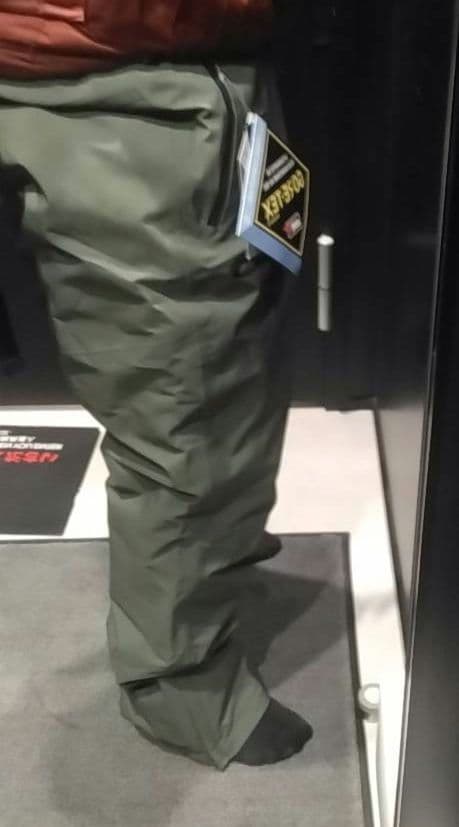 新品 OAKLEY GORE-TEX スノーボードパンツ　スキーパンツ　XXL