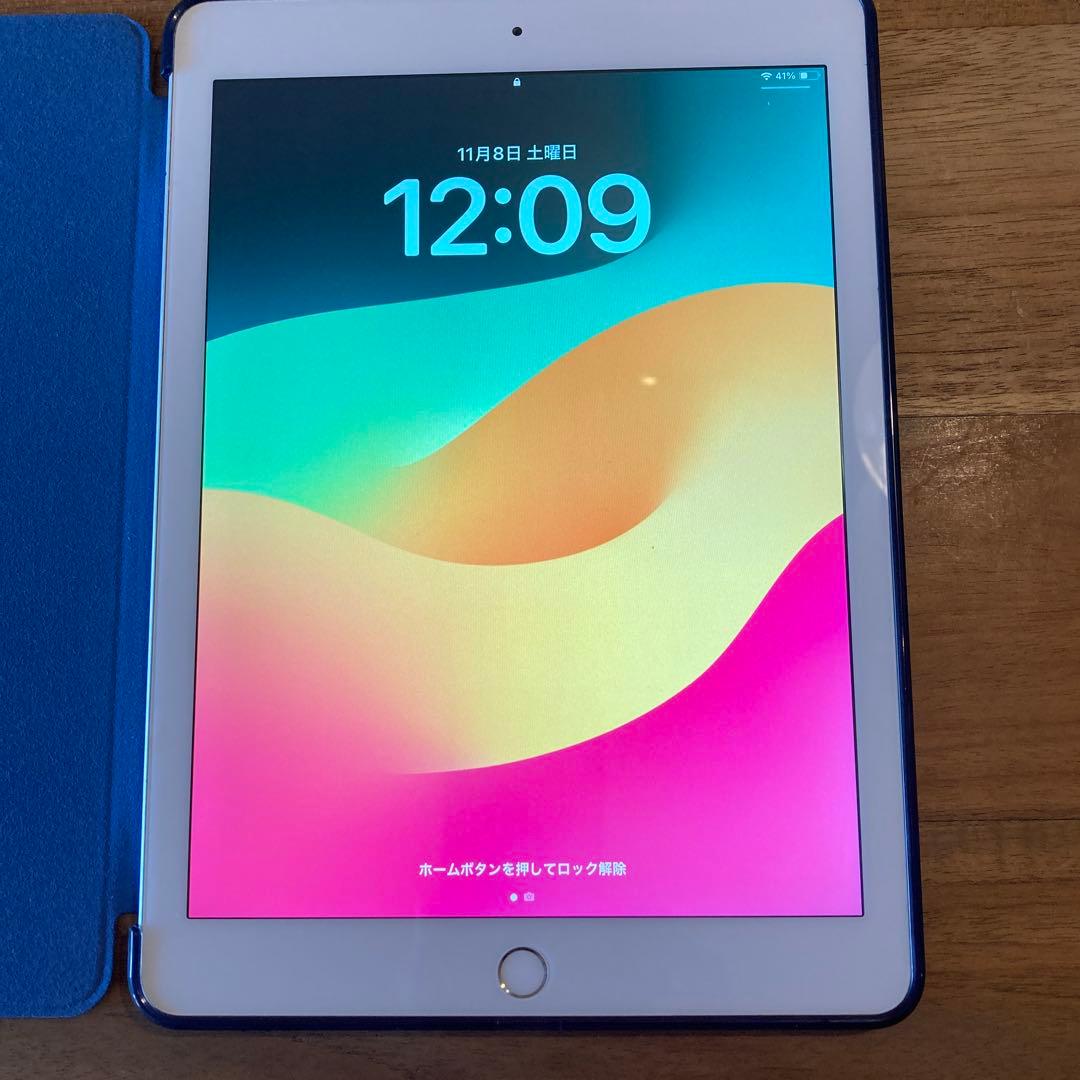 iPad6 32G Wifi シルバー 充電器、カバ-(自動スリープ機能付き)