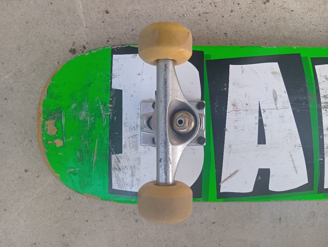 BAKER グリーン スケートボード