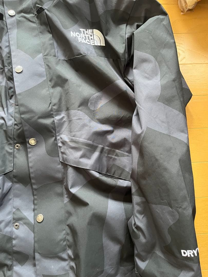the north face kaws マウンテンジャケット