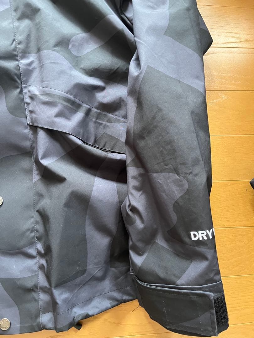 the north face kaws マウンテンジャケット