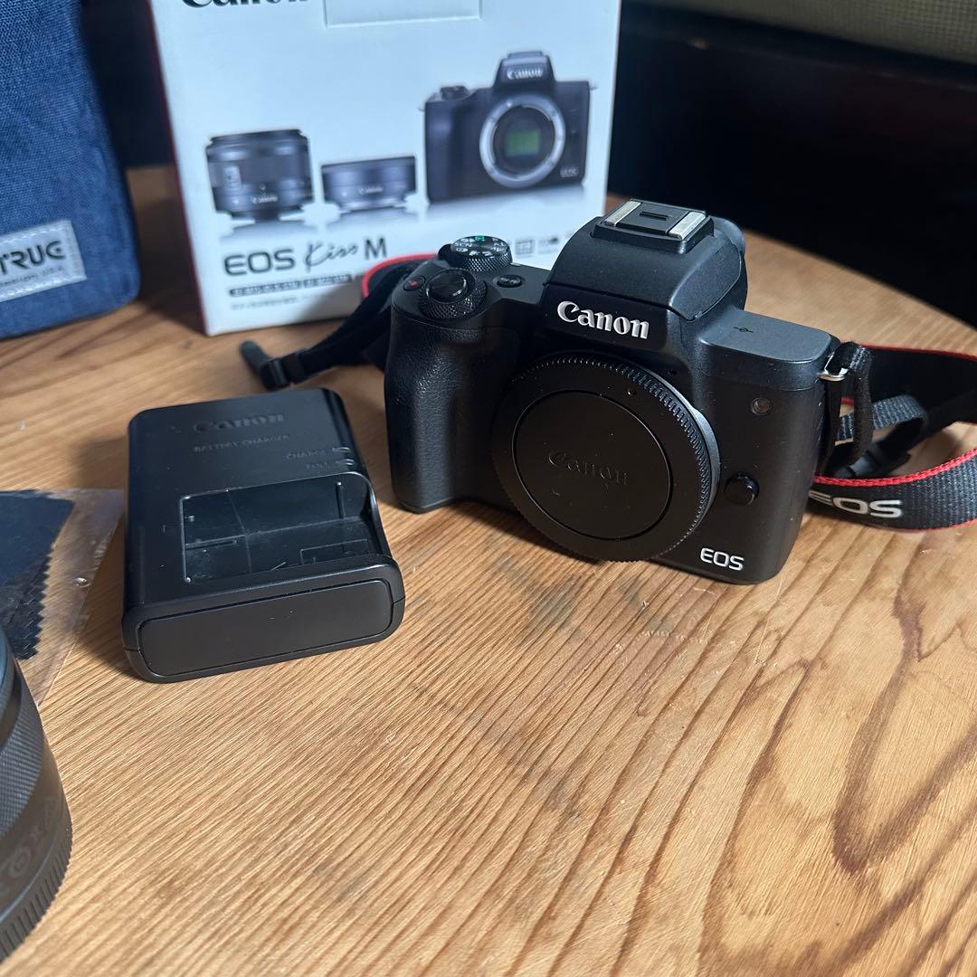 Canon EOS Kiss M ミラーレス一眼 本体 美品 レンズ２