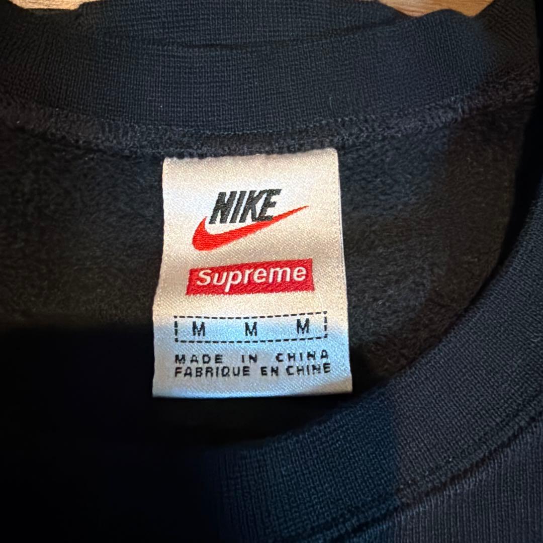 Nike Supreme コラボ　ブラック トレーナー