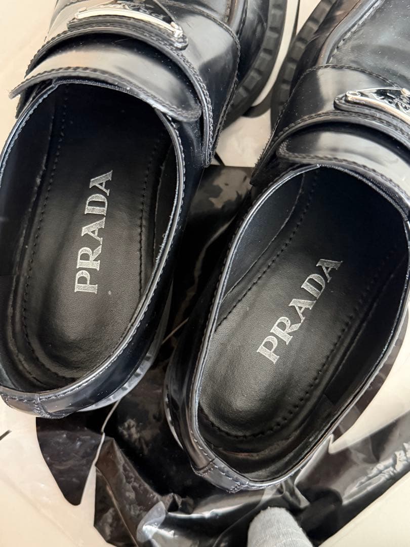 大人気PRADA ブラック チョコレート ブラッシュドレザー ローファー 36