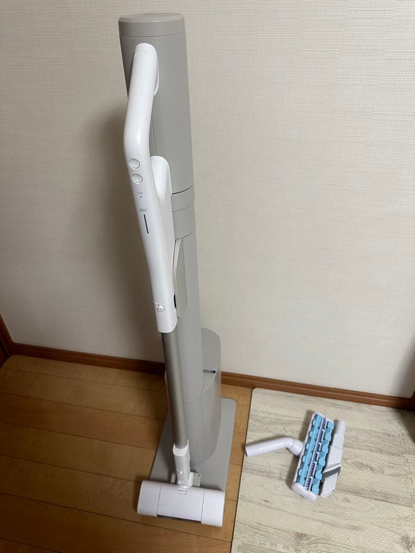 【中古美品・動作確認済】パナソニック 充電式掃除機 MC-NX810KM