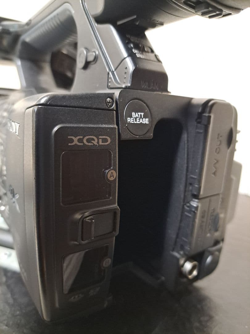 ソニー 4K ビデオカメラ プロ(業務用)